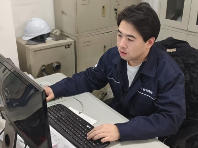 雙線作戰勇擔當  攻堅克難顯本色 &mdash;&mdash;記電機電氣廠技術組長兼生產組長陳嘉奇